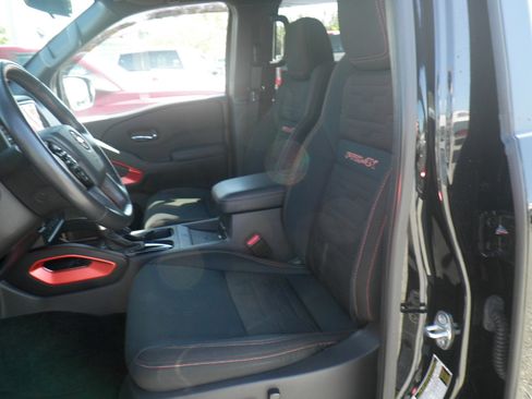 Used 2022 Nissan Frontier PRO-4X image 14