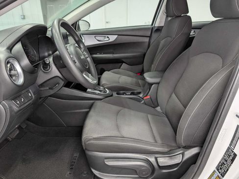 Used 2024 Kia Forte LXS w/ LXS Technology Package FWD image 4
