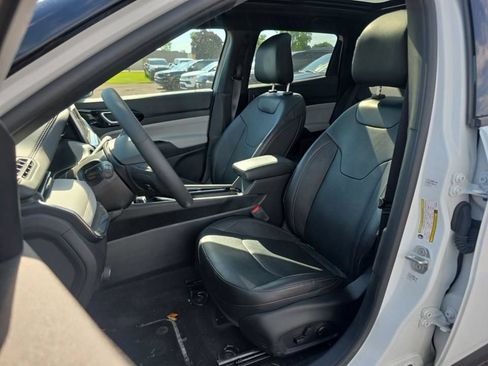 Used 2023 Jeep Compass Limited w/ Sun and Sound Group AWD/4WD image 7