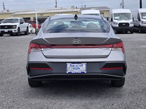 Used 2025 Hyundai Elantra Limited FWD image 6
