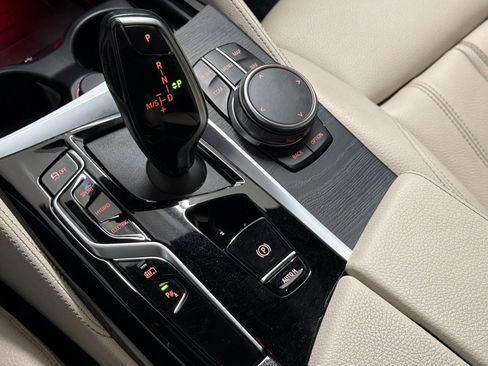 Used 2023 BMW 530e w/ M Sport Package image 18