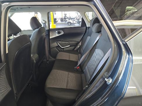 Used 2025 Kia Soul LX w/ LX Technology Package FWD image 7