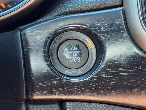 Used 2014 Jeep Grand Cherokee Laredo w/ Quick Order Package 23E AWD/4WD image 24
