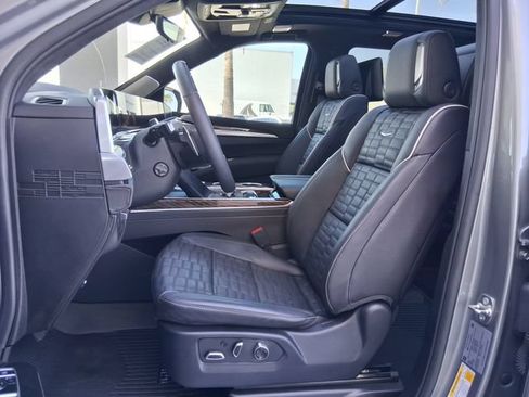 Used 2026 Cadillac Escalade Platinum Sport w/ LPO, Floor Liner Package RWD image 19