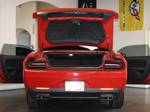 Used 2020 Dodge Challenger SXT image 88