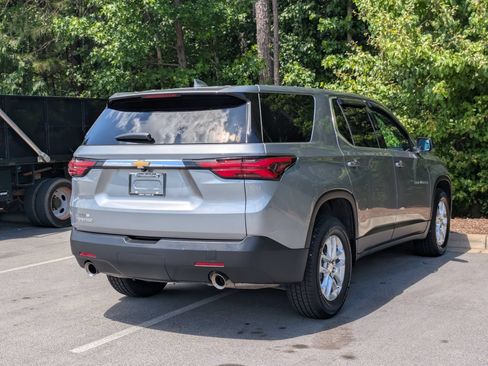 Used 2023 Chevrolet Traverse LS FWD image 3