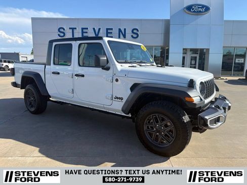 Used 2025 Jeep Gladiator Sport AWD/4WD image 1