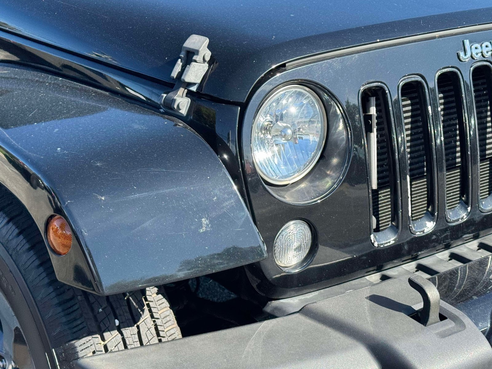 Used 2016 Jeep Wrangler Sahara w/ Connectivity Group AWD/4WD image 7