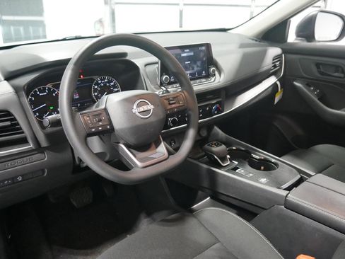 Used 2025 Nissan Rogue S image 9