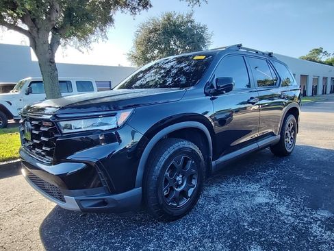 Used 2024 Honda Pilot TrailSport image 8