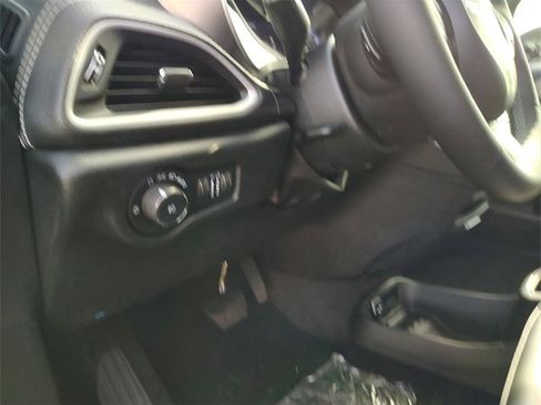 New 2026 Chrysler Pacifica Select image 12