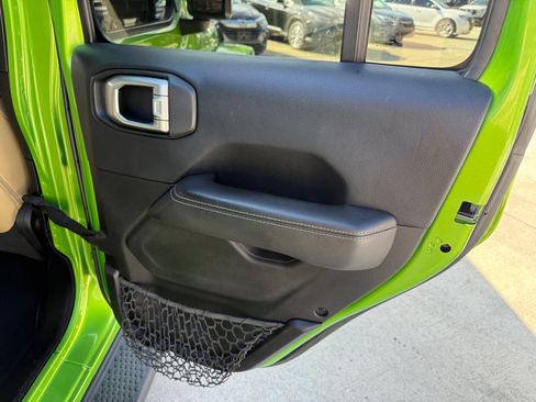 Used 2019 Jeep Wrangler Unlimited Sahara image 18