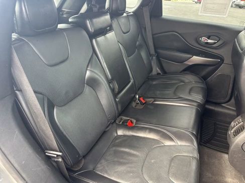 Used 2019 Jeep Cherokee Limited image 19