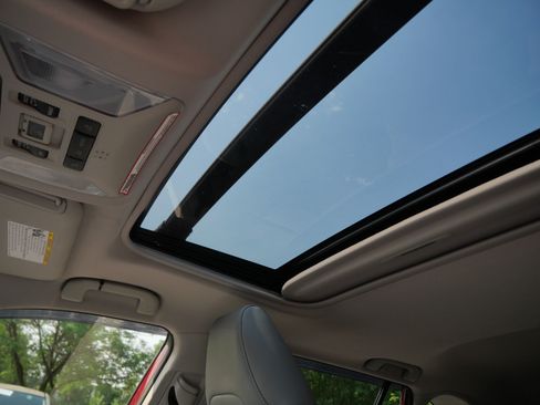 Certified 2022 Toyota RAV4 XLE Premium AWD/4WD image 35