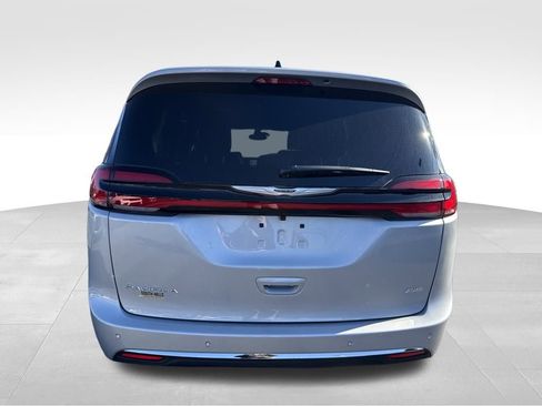 New 2026 Chrysler Pacifica Select image 8