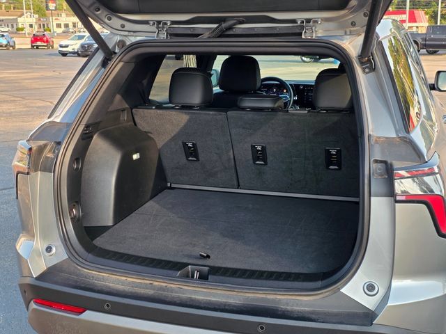 Used 2026 Chevrolet Equinox LT w/ Convenience Package II FWD image 11