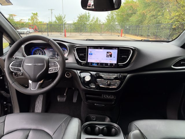 Used 2025 Chrysler Pacifica Select FWD image 15