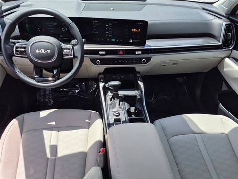 Used 2025 Kia Sorento S FWD image 18