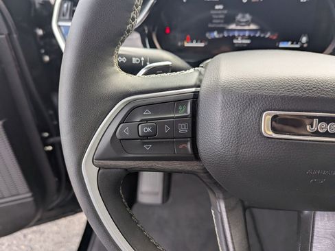 Used 2023 Jeep Grand Cherokee Limited w/ Black Appearance Package image 13