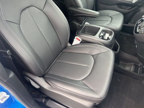 New 2026 Chrysler Pacifica Select image 56