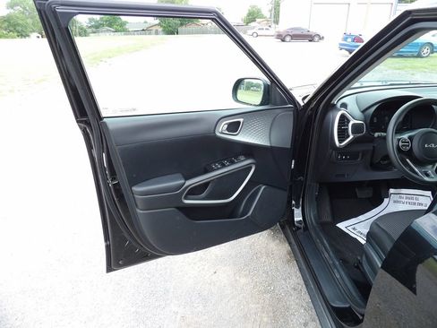 Used 2024 Kia Soul LX w/ Option Group 015 FWD image 10