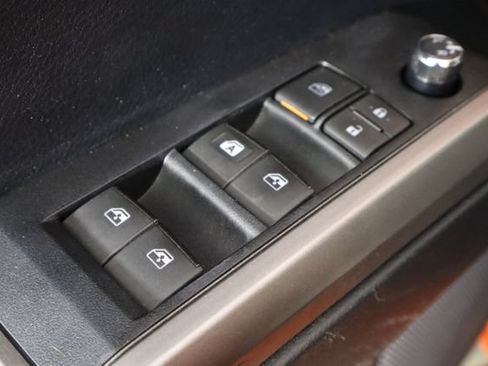 Used 2018 Toyota Tacoma SR5 RWD image 18
