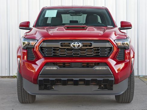 Used 2025 Toyota Tacoma TRD Sport image 7