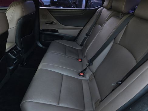 Used 2023 Lexus ES 300h w/ Premium Package image 12