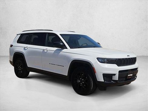 Used 2024 Jeep Grand Cherokee L Laredo AWD/4WD image 3