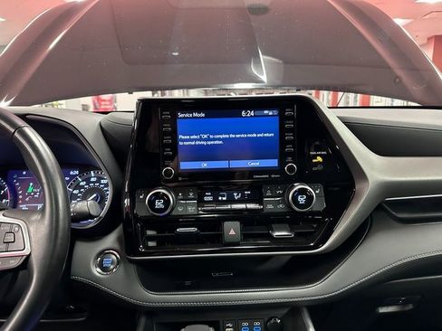Certified 2022 Toyota Highlander XLE image 21