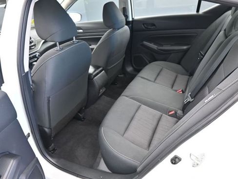 Used 2025 Nissan Altima 2.5 SV image 16