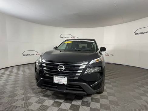 Used 2024 Nissan Rogue SV image 3