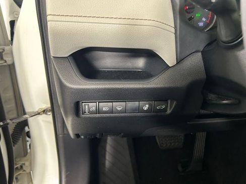 Used 2019 Toyota RAV4 XLE Premium w/ Cold Weather Package AWD/4WD image 19
