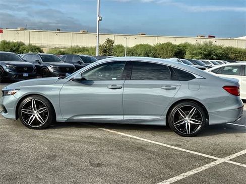 Used 2021 Honda Accord Touring image 3