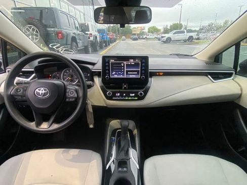Used 2020 Toyota Corolla LE image 17