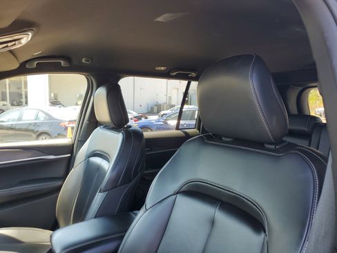 Used 2024 Jeep Grand Cherokee Limited image 16