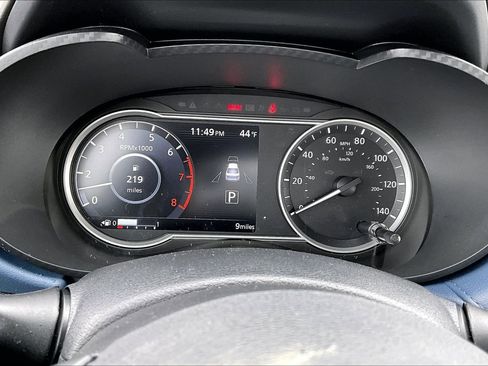 Used 2025 Nissan Versa SV w/ Trunk Package image 5