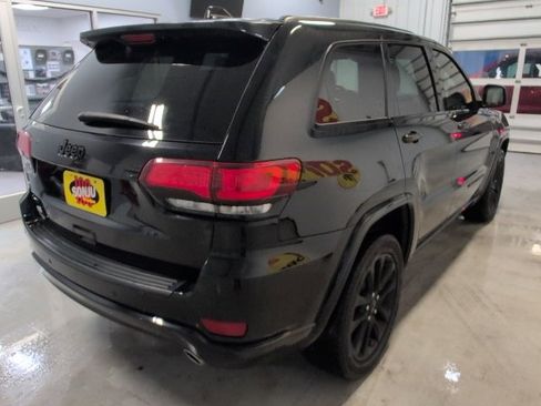 Used 2019 Jeep Grand Cherokee Altitude image 5