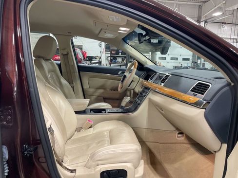 Used 2009 Lincoln MKS image 12