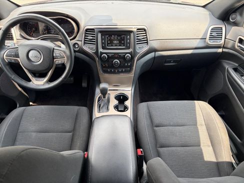 Used 2017 Jeep Grand Cherokee Laredo AWD/4WD image 18
