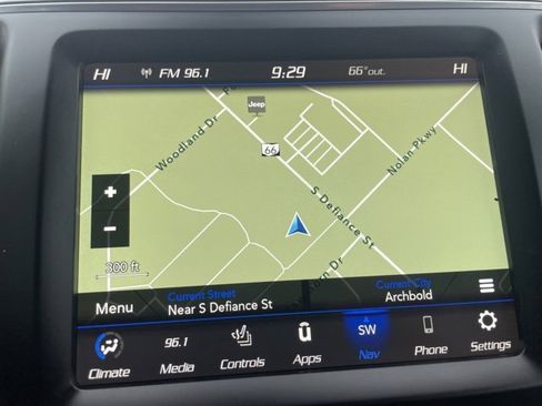 Used 2023 Jeep Cherokee Altitude Lux image 25