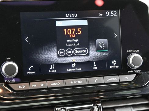 Used 2024 Nissan Pathfinder SV w/ SV Premium Package image 21