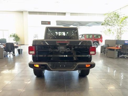 New 2026 Jeep Gladiator Sport AWD/4WD image 4