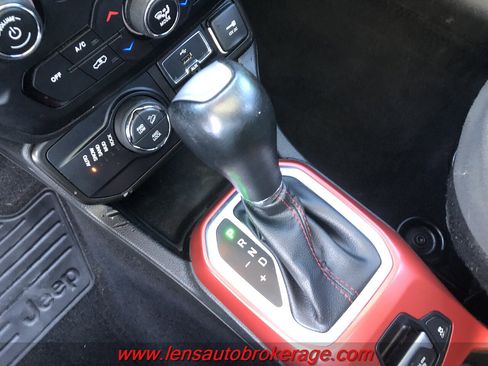 Used 2019 Jeep Renegade Trailhawk image 15