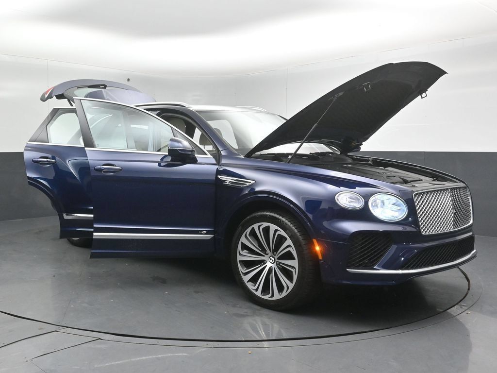 Used 2021 Bentley Bentayga AWD/4WD image 51