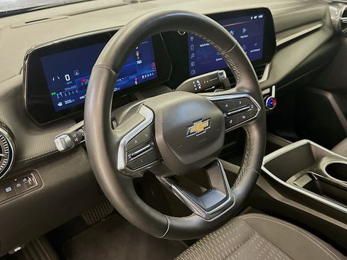 Used 2025 Chevrolet Equinox LT AWD/4WD image 18
