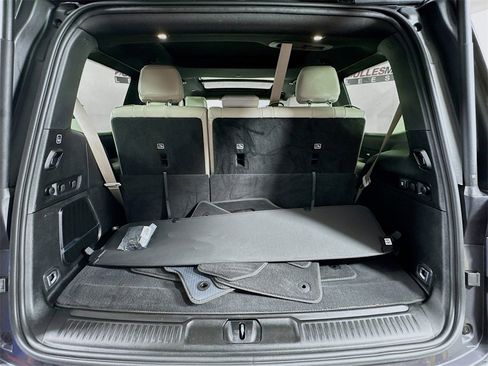 Used 2025 Jeep Wagoneer 4WD w/ Premium Group I image 34