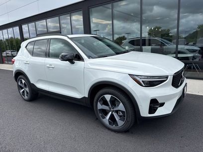 New 2025 Volvo XC40 B5 Plus w/ Protection Package Premier