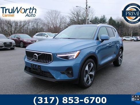 Used 2025 Volvo XC40 B5 Plus image 1