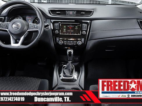Used 2020 Nissan Rogue SV w/ Premium Package FWD image 19